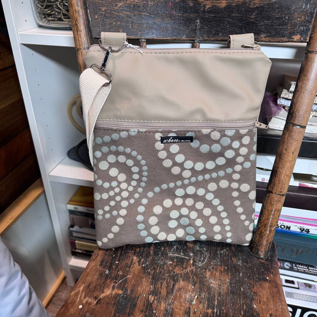 NEW Zipster with removable strap 25103