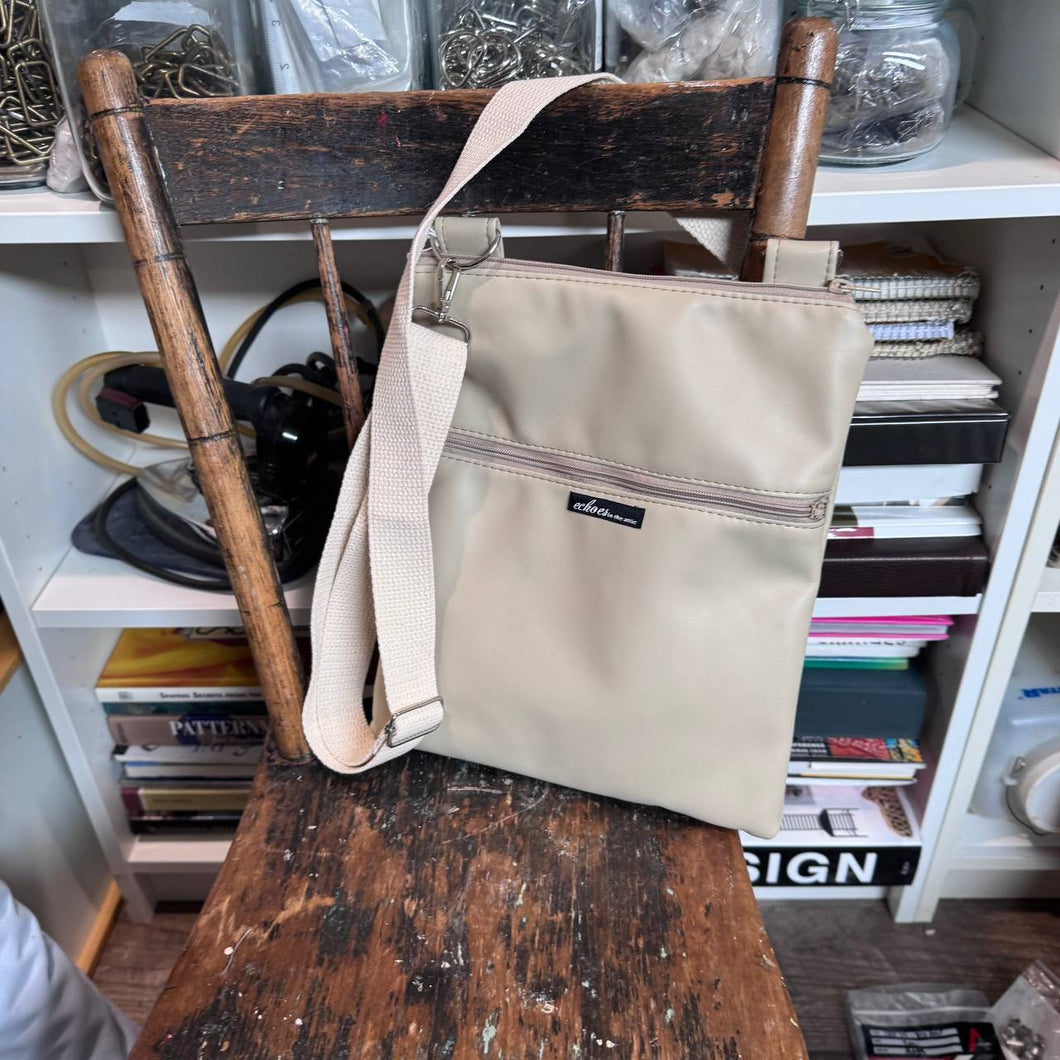 NEW Zipster with removable strap 25105