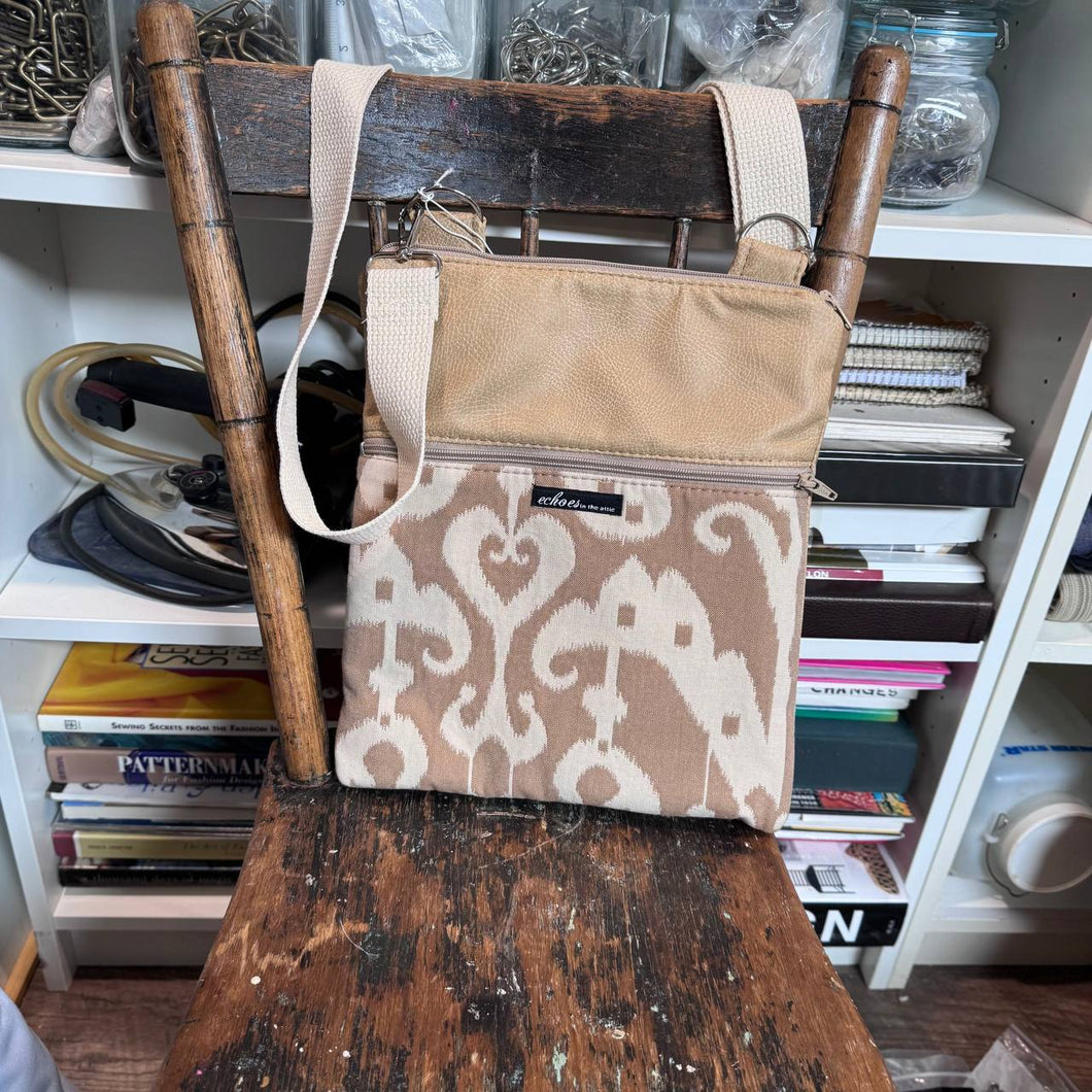 NEW Zipster with removable strap 25106