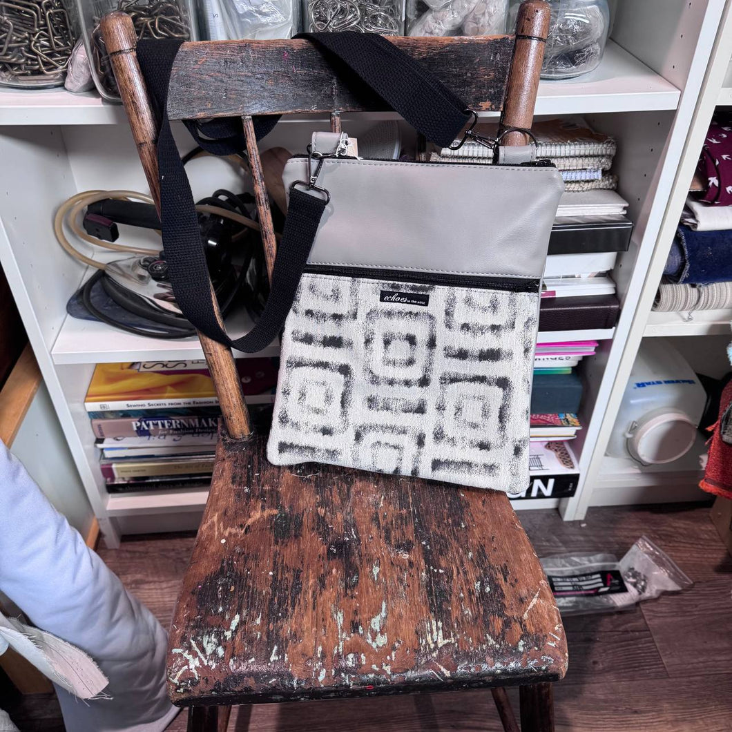 NEW Zipster with removable strap 25110