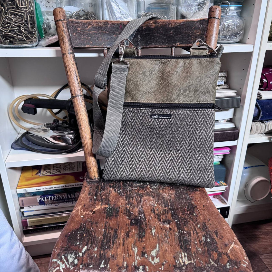 NEW Zipster with removable strap 25115