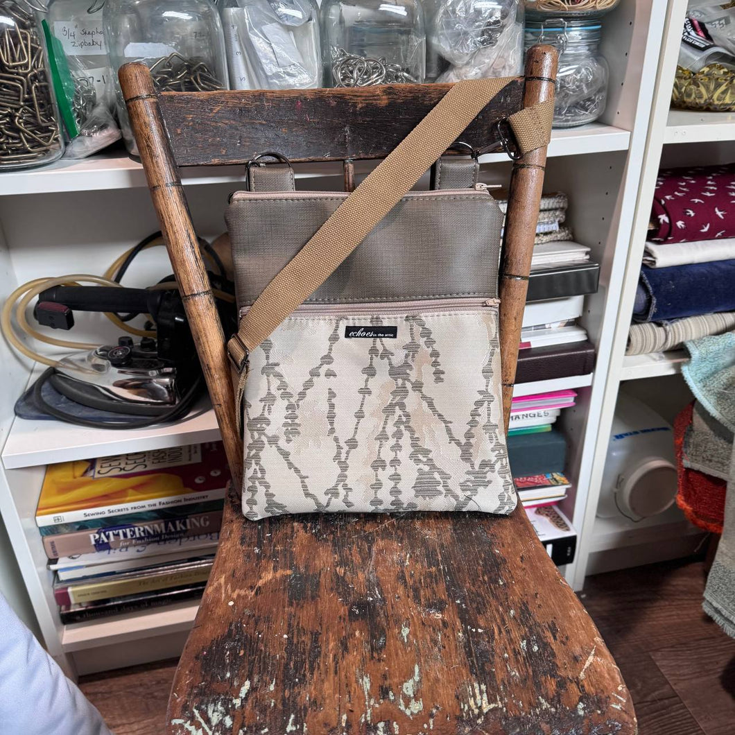 NEW Zipster with removable strap 25117