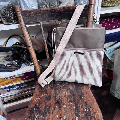 NEW Zipster with removable strap 25120