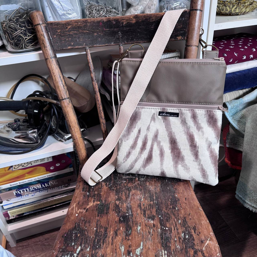 NEW Zipster with removable strap 25120