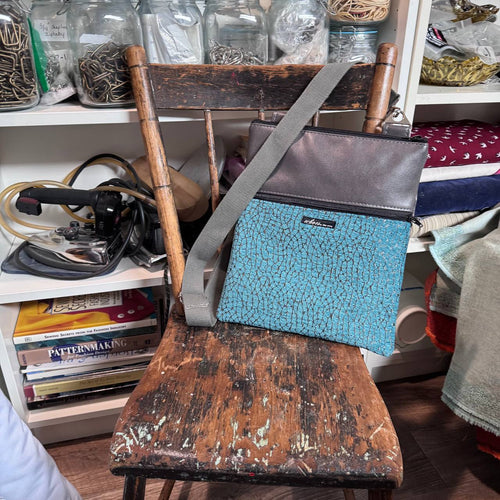 NEW Zipster with removable strap 25122