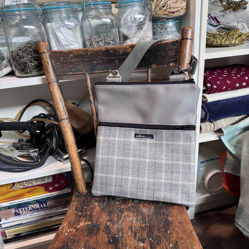 NEW Zipster with removable strap 25123